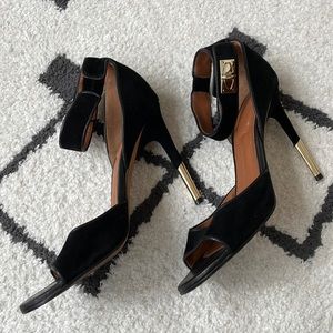 Authentic Givenchy heels size 9